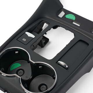 Maserati GranTurismo Vrchní panel středového tunelu