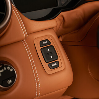 Panel s tlačítky Disp/Mode